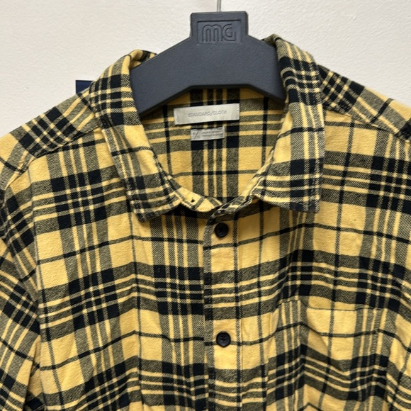 Button down shirt - Picture 2 of 4